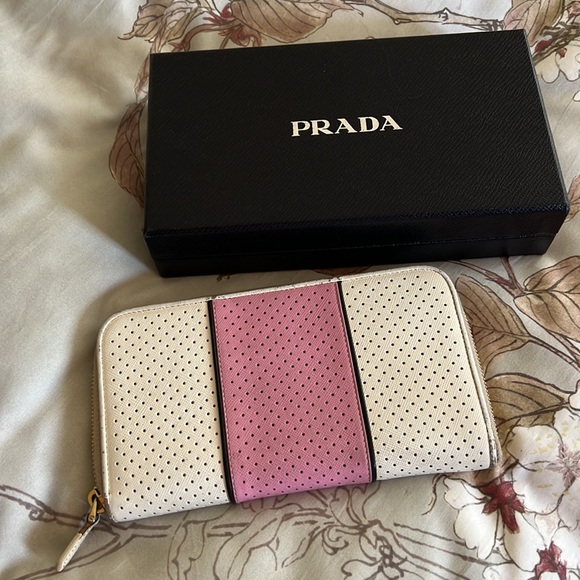 Prada Continental Wallet in fair condition - Picture 7 of 7